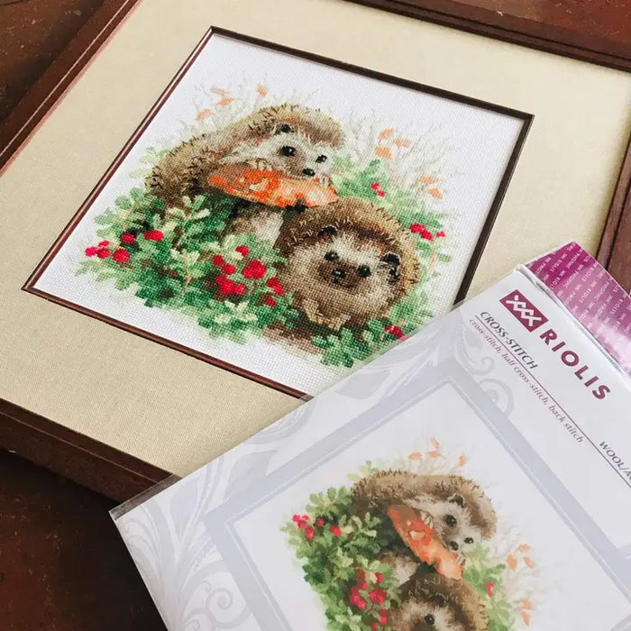 Riolis Cross Stitch Kit- 'Hedgehogs in Lingonberries' (1469)