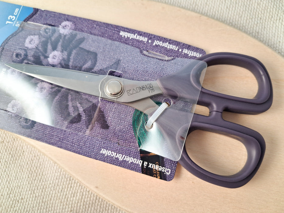 Prym/Kai Professional Embroidery & Craft Scissors- 13cm